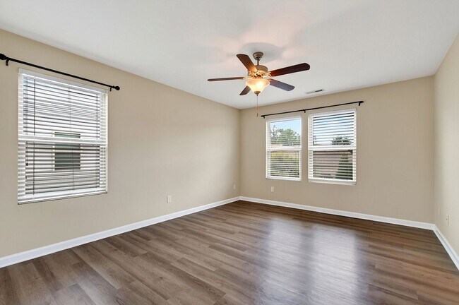 Building Photo - 4490 Middletown Dr