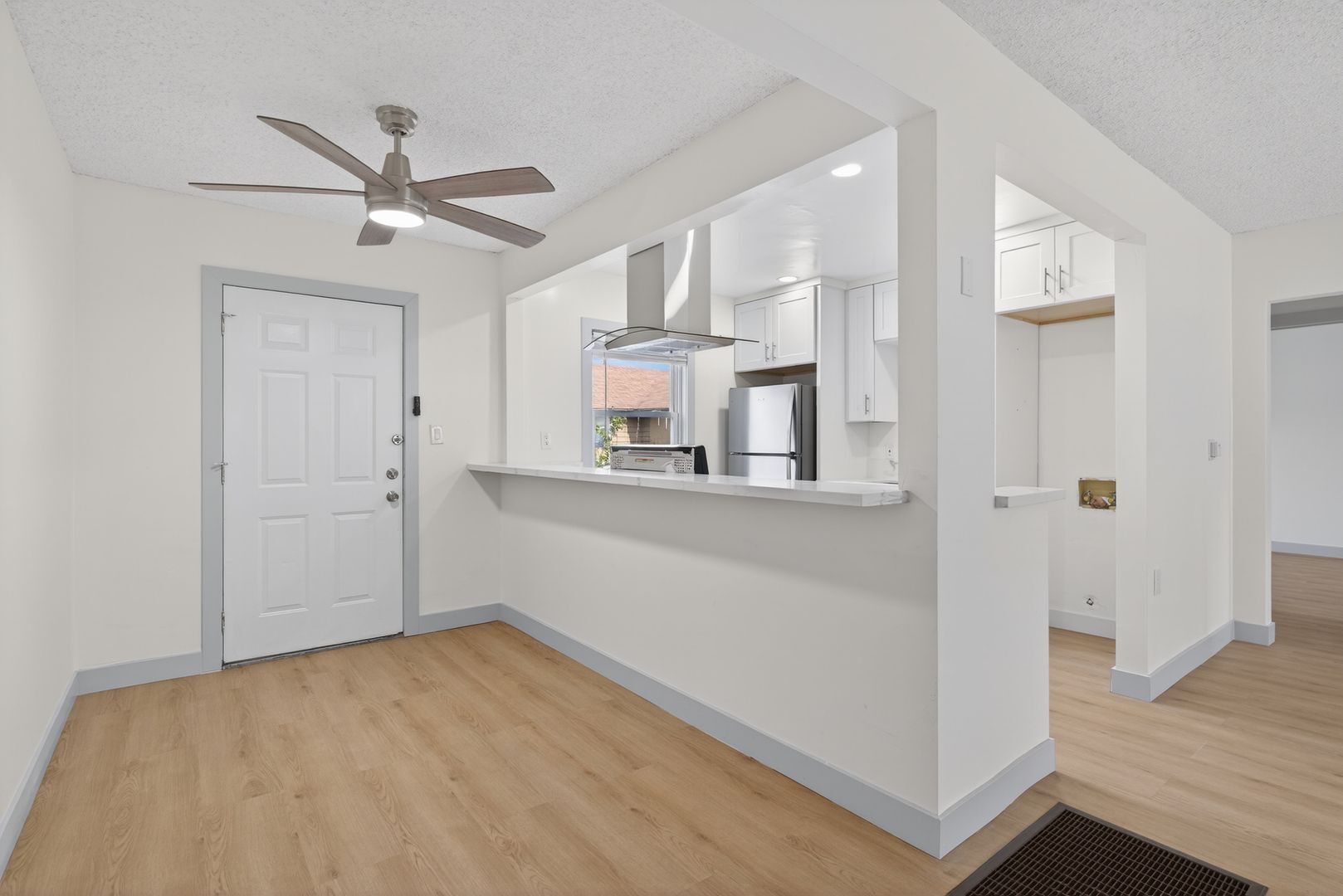 Building Photo - 933 Alamitos Ave