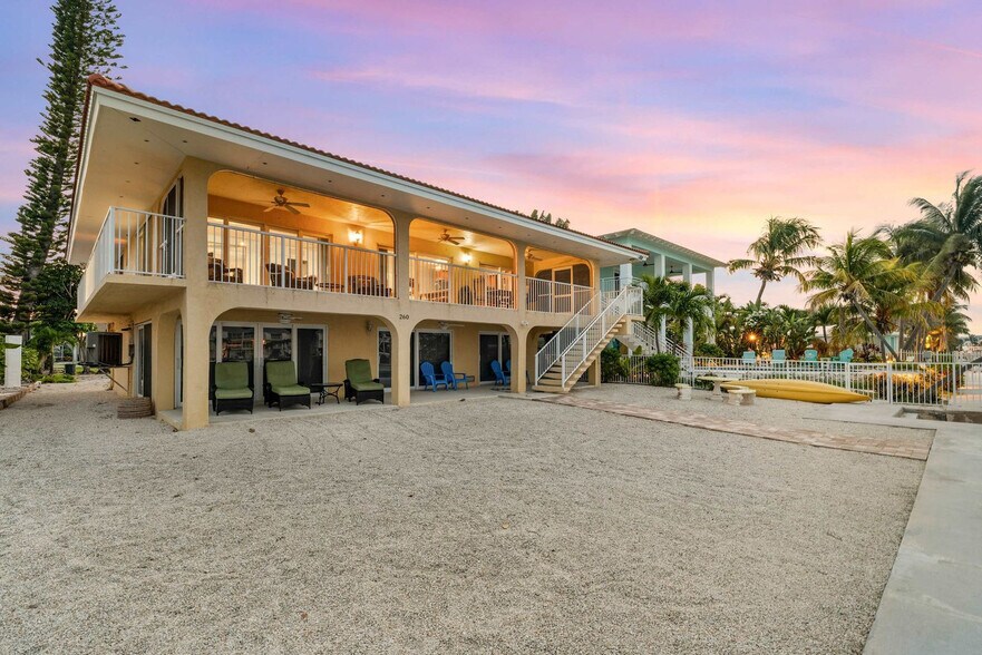 Building Photo - 260 1st St