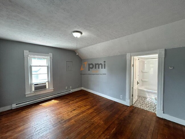 Building Photo - 1101 Manhattan St