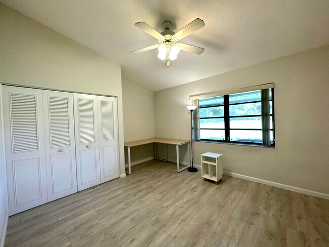 Building Photo - 22716 Vistawood Way