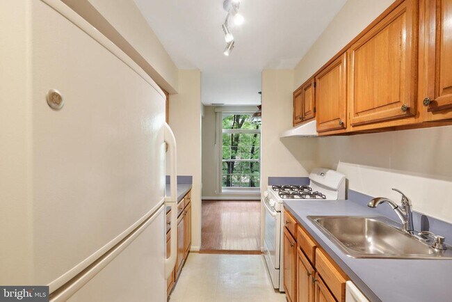 Building Photo - 3308 Woodburn Village Dr