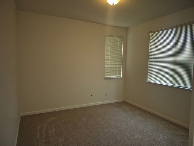Building Photo - 190 Rockmont Cir