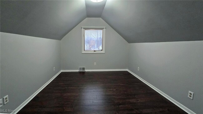 Building Photo - 70 Sunnycliff Dr