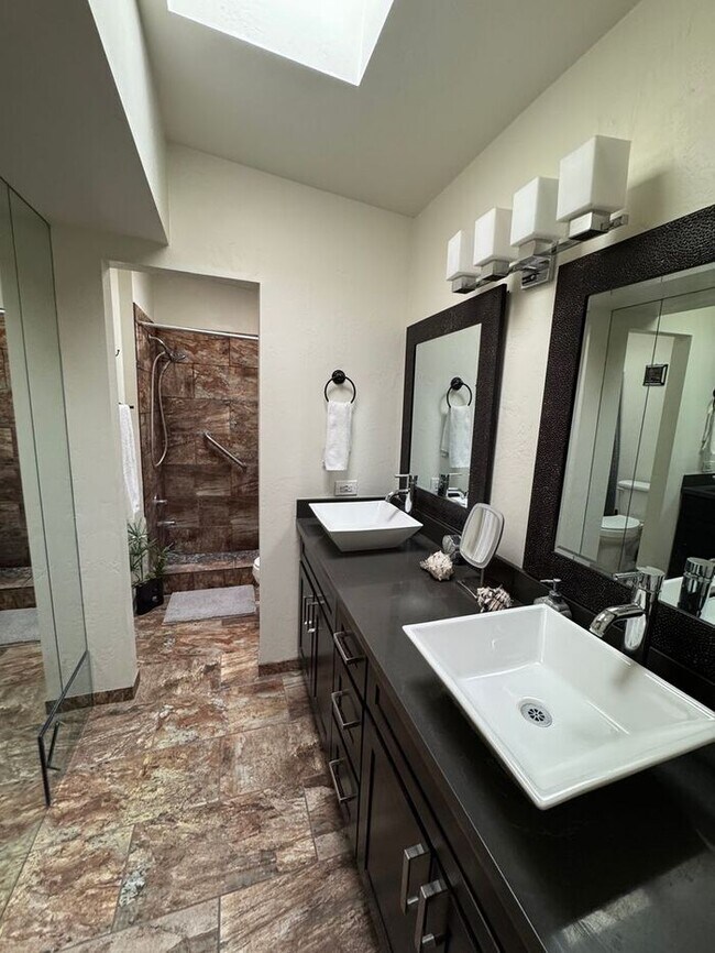 Building Photo - 4030 E Camino de la Bajada