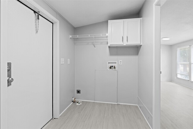 Building Photo - 184 Lions Cir