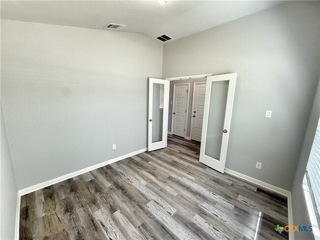 Building Photo - 8819 Straight Oaks