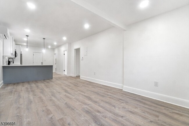 Building Photo - 427 Benner St