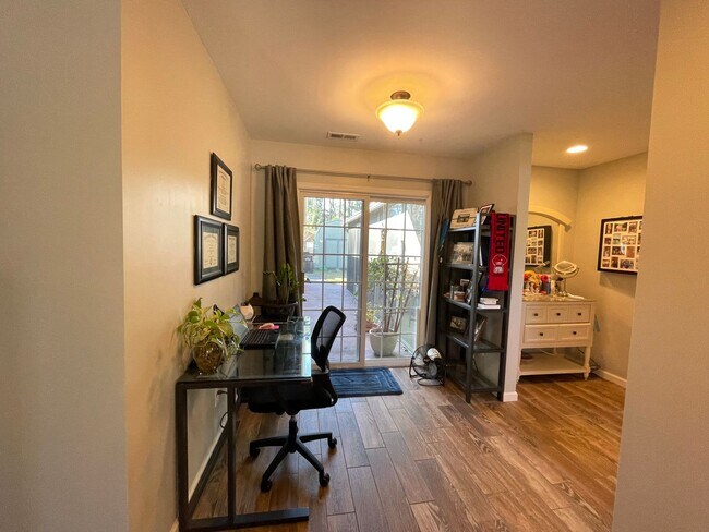Building Photo - Fall in love with this 4 bedroom/ 2 bathroom single family home!