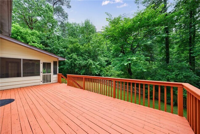 Building Photo - 10565 Shallowford Rd