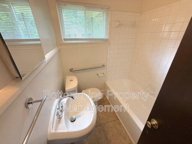 Building Photo - 3128 Creighton Dr