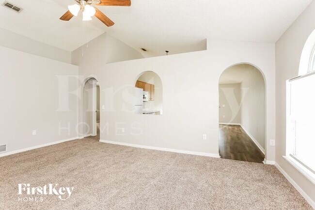 Building Photo - 8408 Oak Crossing Dr W