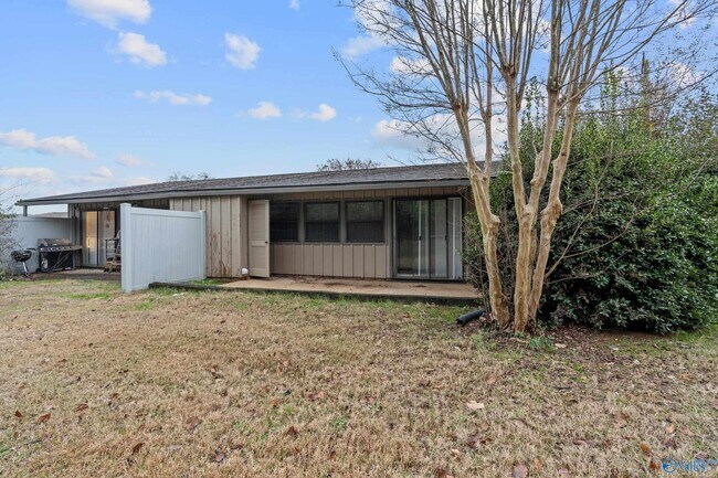 Building Photo - 2014 Colony Dr SW