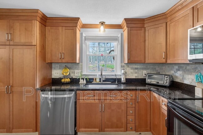 Building Photo - 74 Hurlburt St