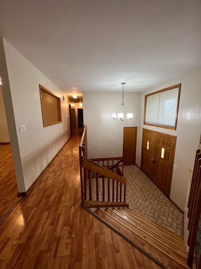 Building Photo - Long Realty & Property Management - 5 Bedr...