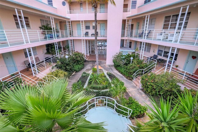 Building Photo - 6881 Bay Dr