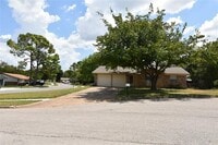 Building Photo - 1906 Devonshire Ct