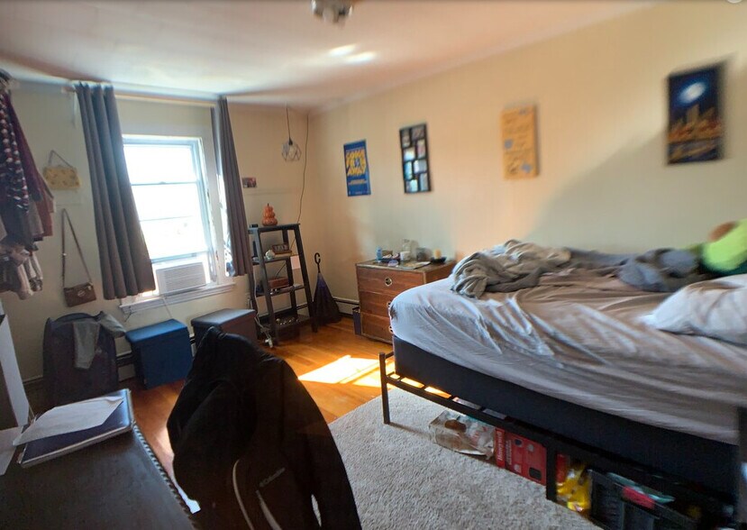 Building Photo - 197 College Ave