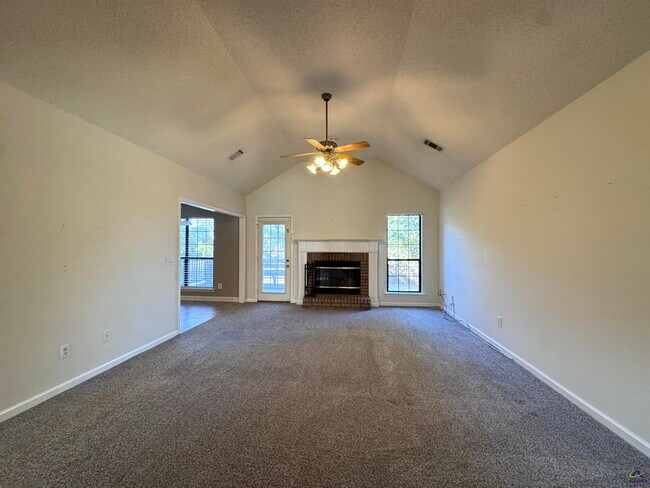 Building Photo - 125 Lenox Dr