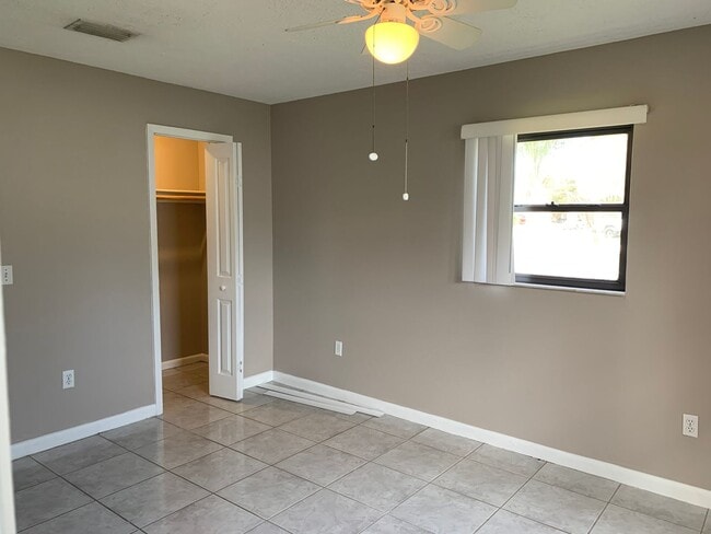 Building Photo - Charming 3 bedroom/1.5 bath Fenced Home in St.Cloud