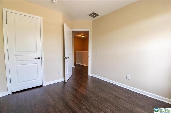 Building Photo - 8475 Putnam Ct