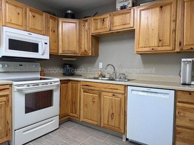 Building Photo - 413 22nd St S