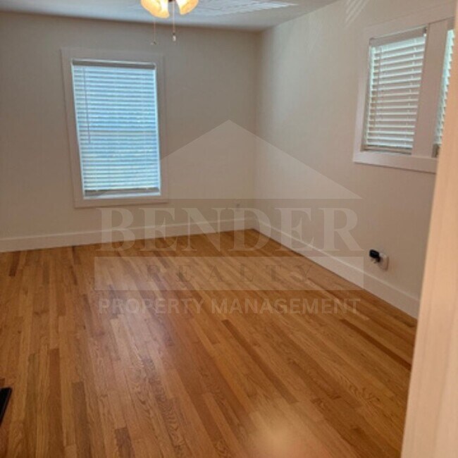Building Photo - BEAUTIFUL REMODELED HOME