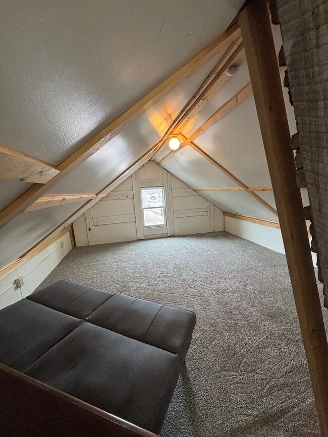 Building Photo - 205 Pewabic St