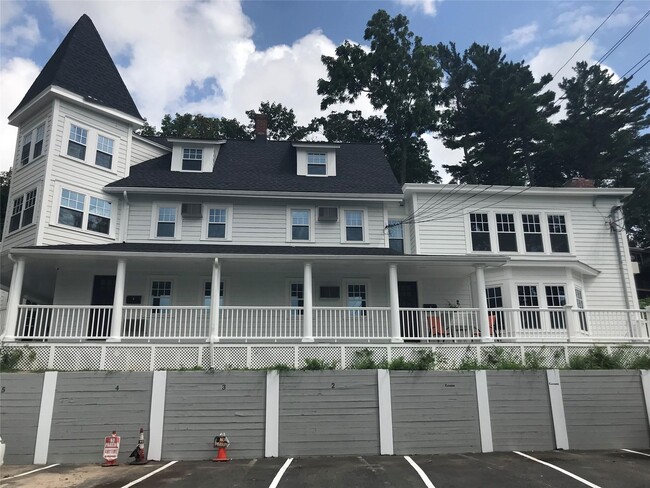 Building Photo - 158 Woodbine Ave