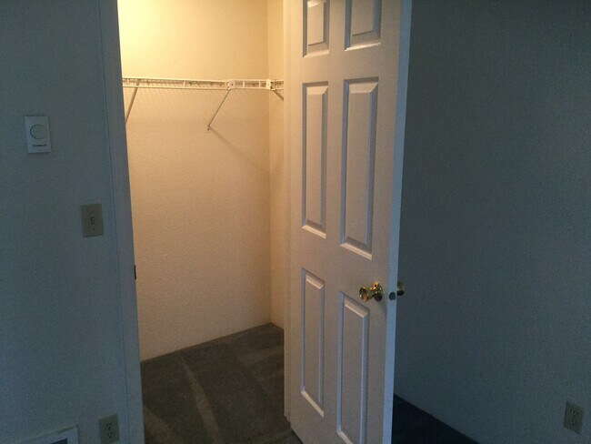 Building Photo - Quiet Eastside 3 Bdrm House, 2 Bath, All appliances in Kitchen, Attached Garage, Fenced Yard