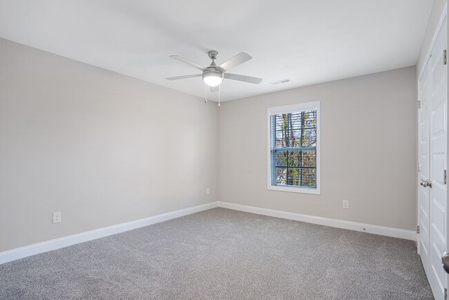 Building Photo - 22 Highland Blf Wy