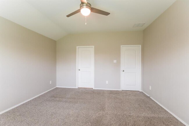 Building Photo - 9885 Gln Brk Ln
