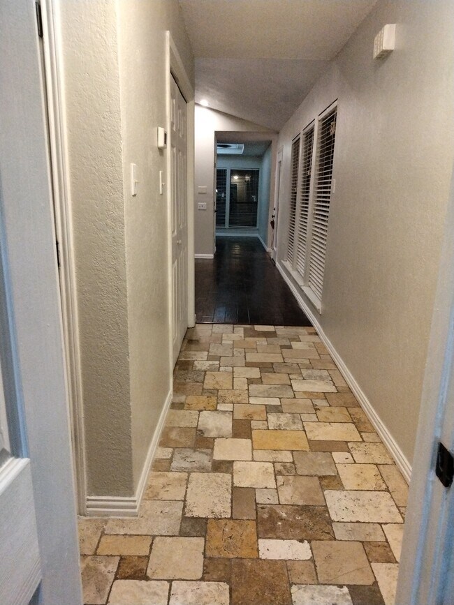 Building Photo - 8 Llano Drive