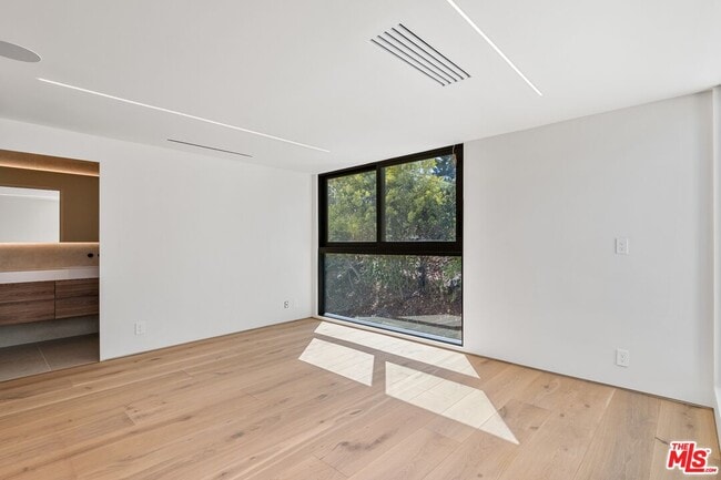 Building Photo - 2501 Banyan Dr