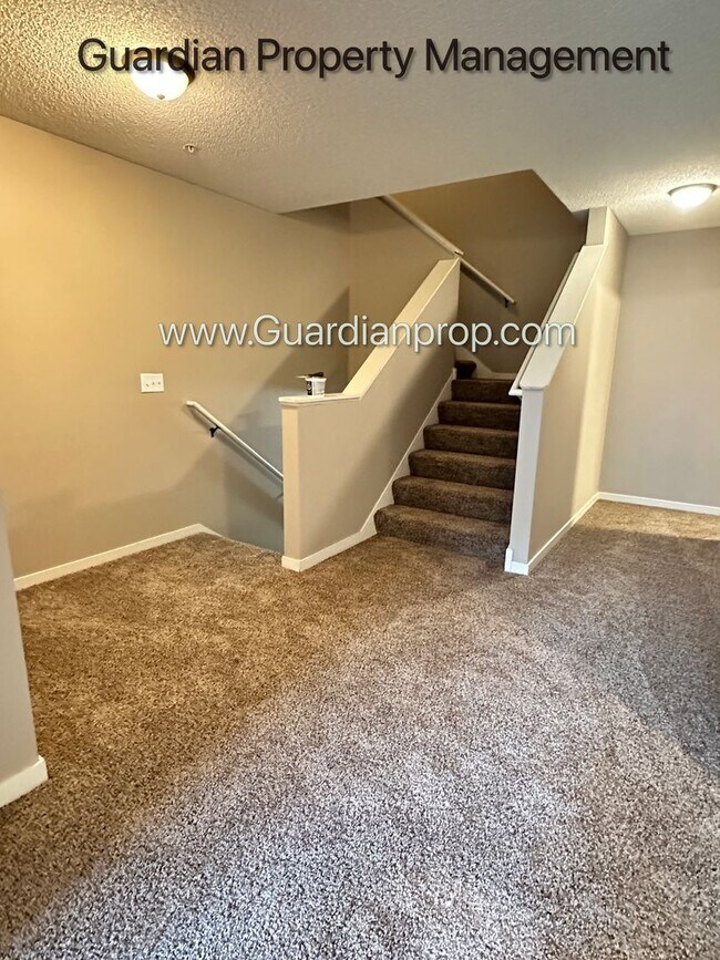 Building Photo - Champlin Town Home, 2 Car Garage, Dishwasher, Washer/Dryer, Balcony, July/Aug 1st Move In