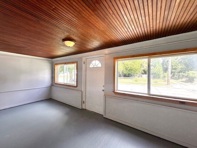 Building Photo - Three Bedroom Home in Muskegon