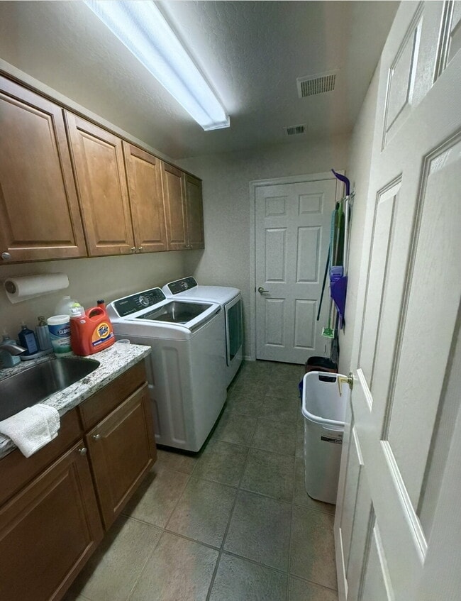 Building Photo - Sophisticated Comfort -- Fully Furnished Grayhawk Townhome