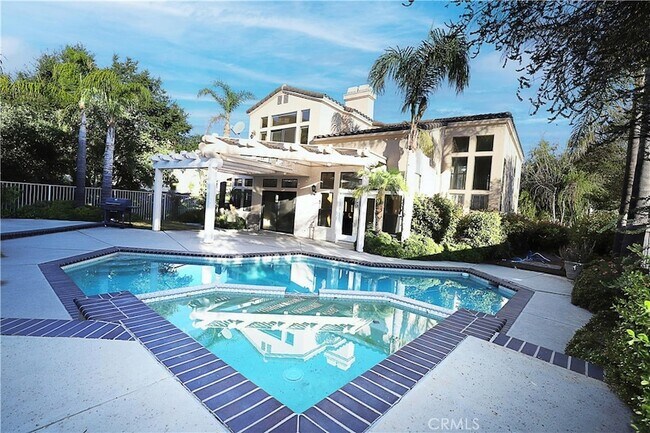 Building Photo - 2760 Hidden Hills Way W