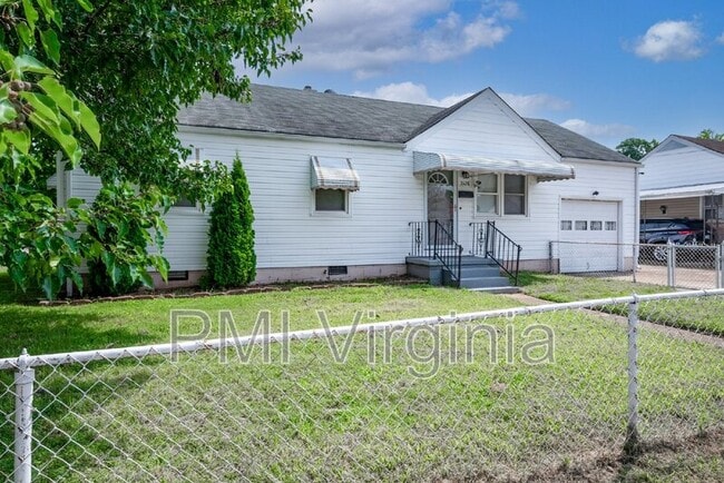 Building Photo - 3528 Bessie St
