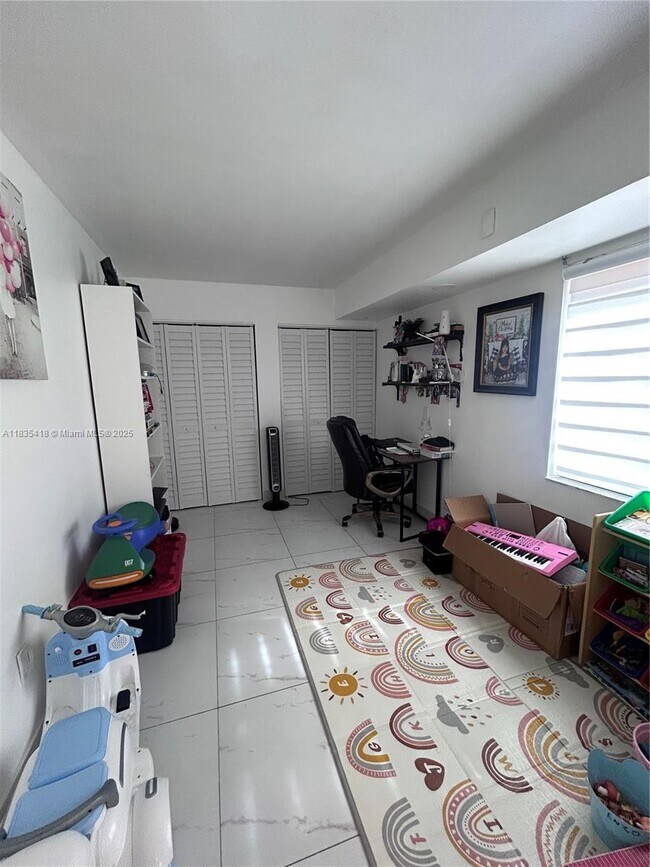 Building Photo - 8610 SW 156th Ct