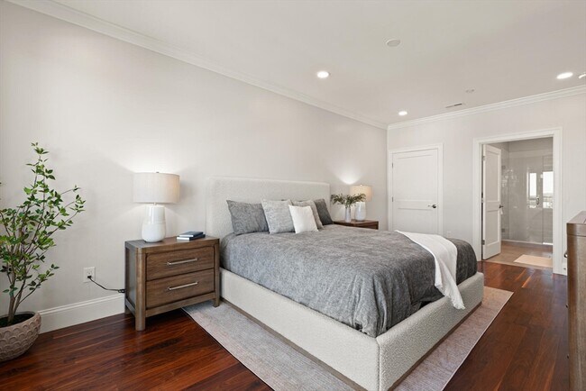 Building Photo - 87 Medford St