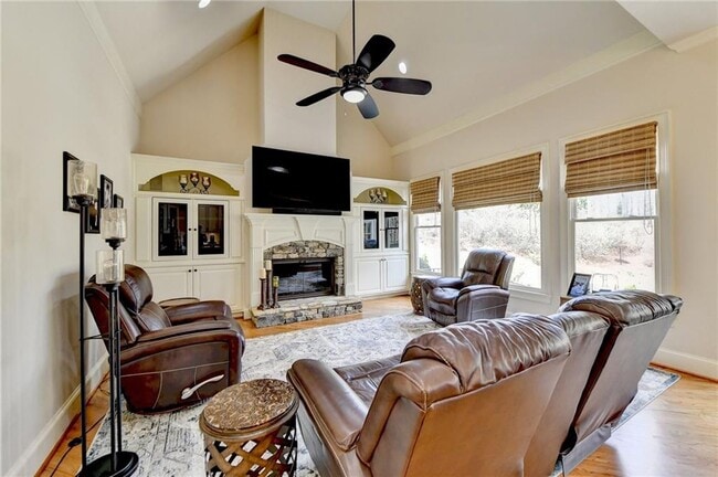 Building Photo - 6745 Laurel Oak Dr