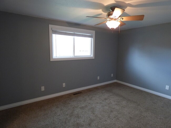 Building Photo - 4 Bedroom home in Loveland