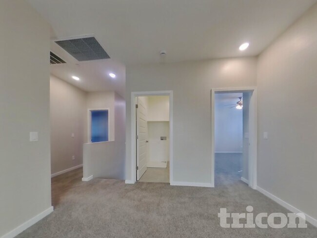 Building Photo - 4551 E Gary St