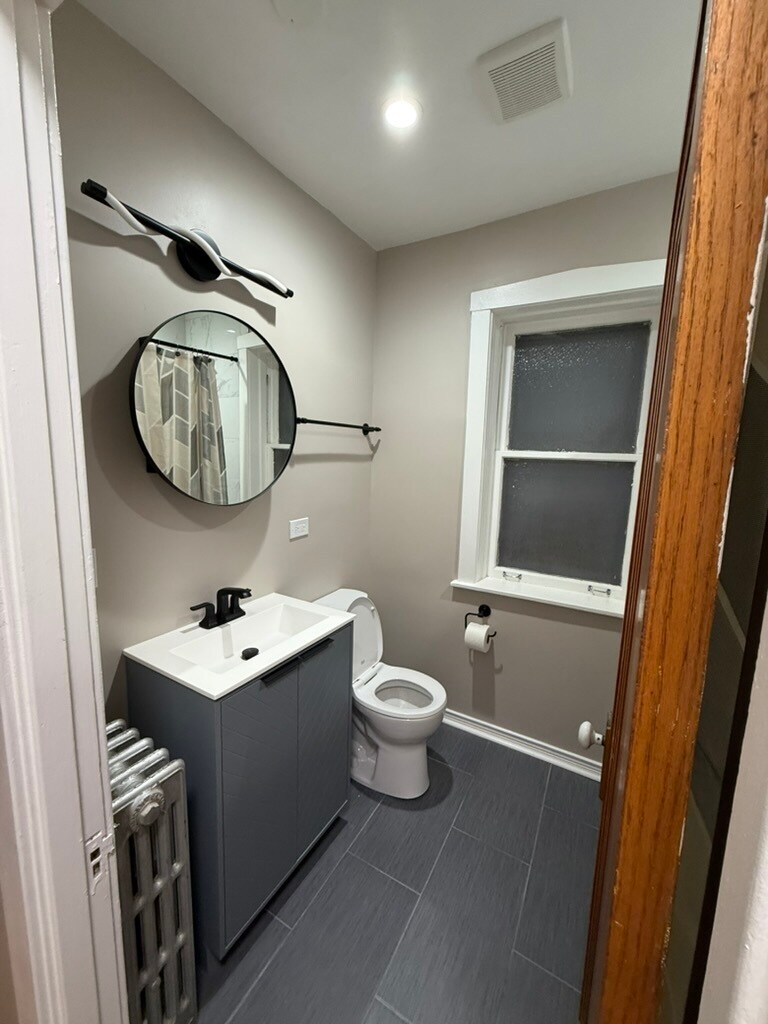 Building Photo - 5545 N Luna Ave