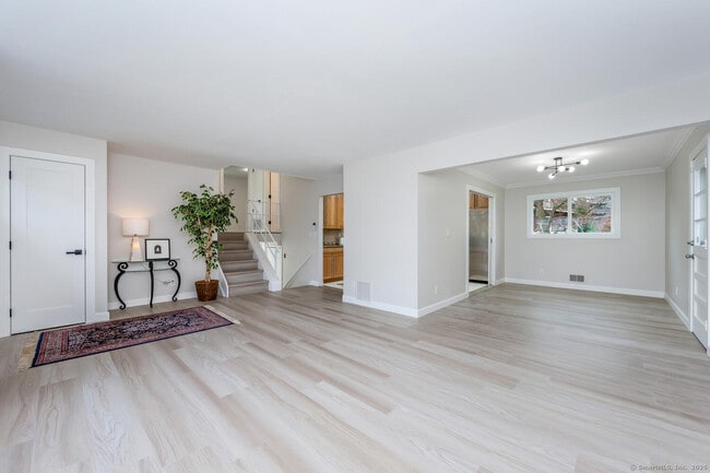 Building Photo - 14 Amherst Rd