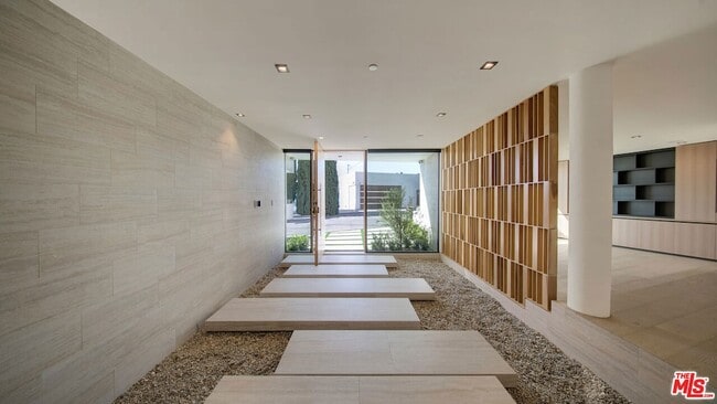 Building Photo - 8765 Hollywood Blvd