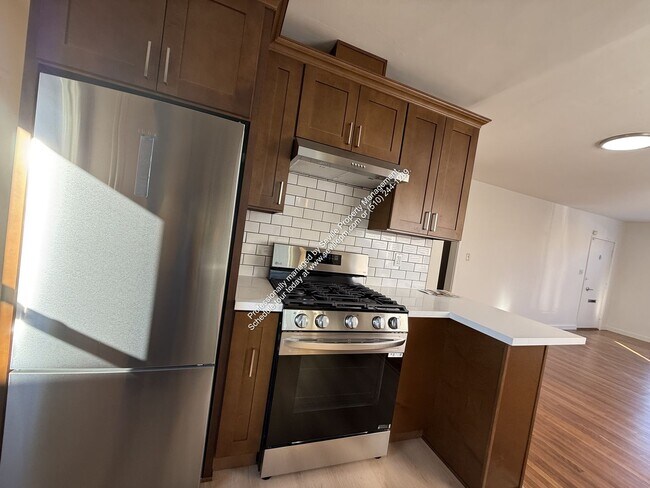 Building Photo - Berkeley Gem w/plenty of outdoor space...available now!