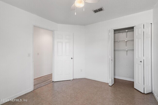 Building Photo - 330 Sunrise Cir