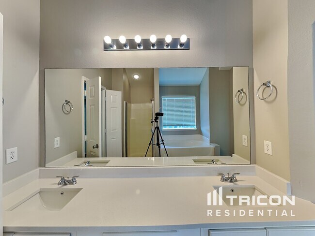 Building Photo - 4512 Ridgeway Dr